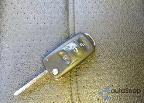 2015 Volkswagen Passat 2.0L Tdi Se из США, поврежденный, VIN 1VWBV7A32FC030892